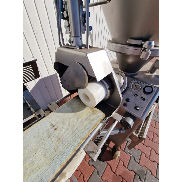 VEMAG R 500 Vacuum Filler | 2004 | 5.7 kW | with Conveyor