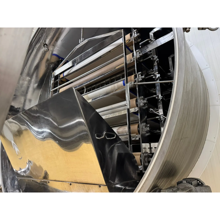 Przemysłowa suszarka próżniowa taśmowa WXD6/100 – 70–100 kg/h