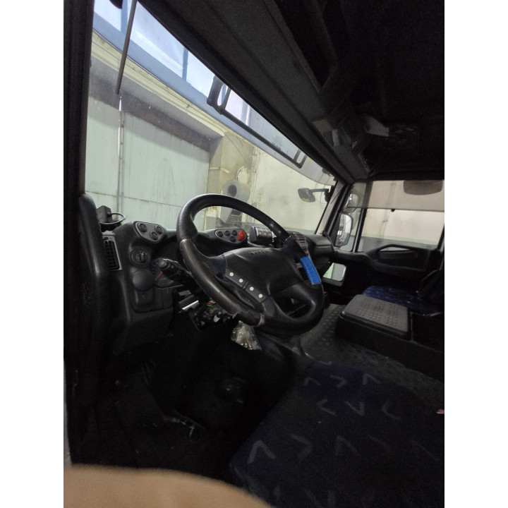 Iveco Eurocargo 330 Chłodnia Winda Strali izoterma 19 tons uszkodzone