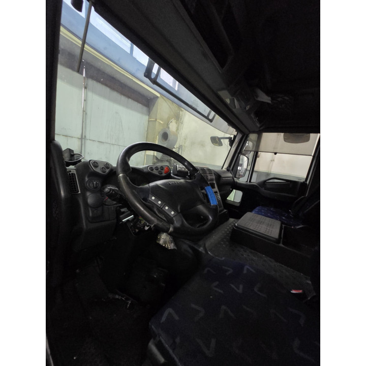 Iveco Eurocargo 330 Chłodnia Winda Strali izoterma 19 tons uszkodzone